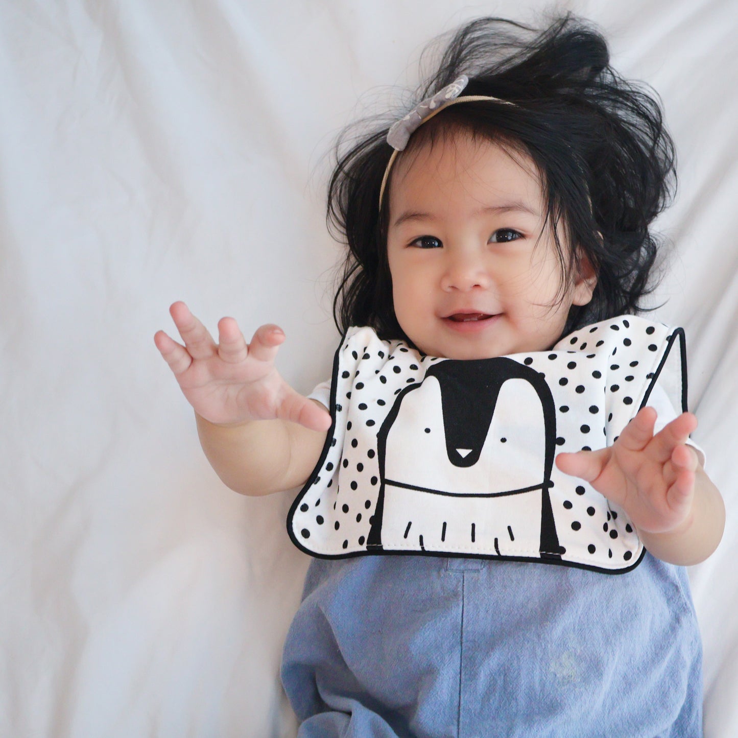 Fouriu Monochrome Baby Bib- Mr Penquin